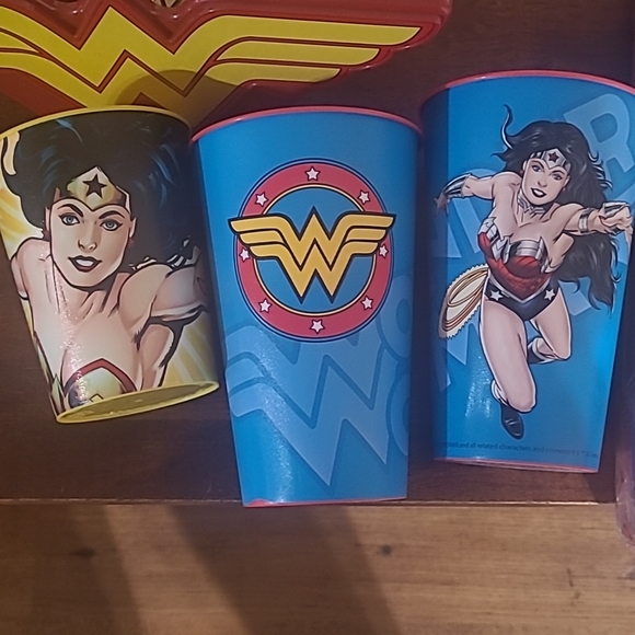 Wonder Woman bundle - Picture 4 of 7